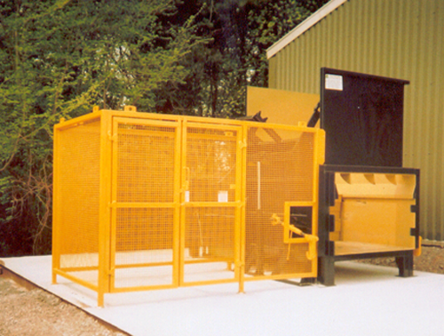 2 Yard Static Compactor with Lifter
